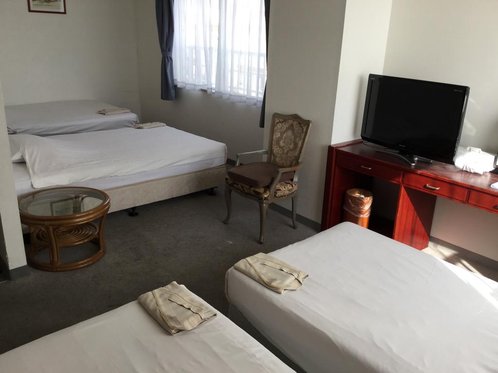 Hotel Peace Land Ishigaki Ishigaki  Extérieur photo